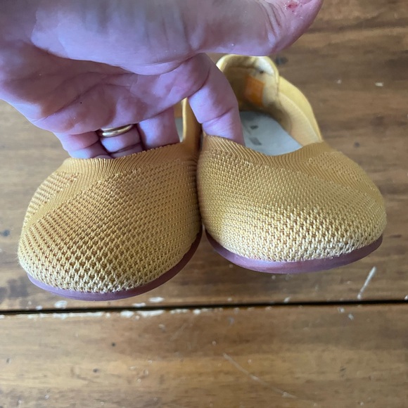 Clarks Womens Loafers Flats Shoes Mustard Yellow Slip On Flex Knit Comfort 7 - Picture 3 of 6